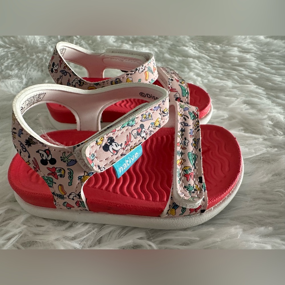 New‎ Native x Disney Charley Sandals sz 4